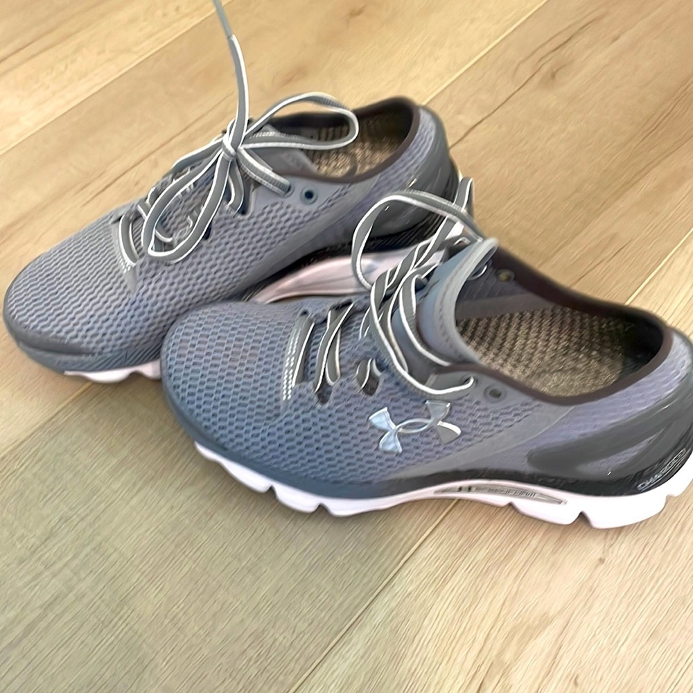 Under Armour Women’s Athletic Sneakers Size 5.5